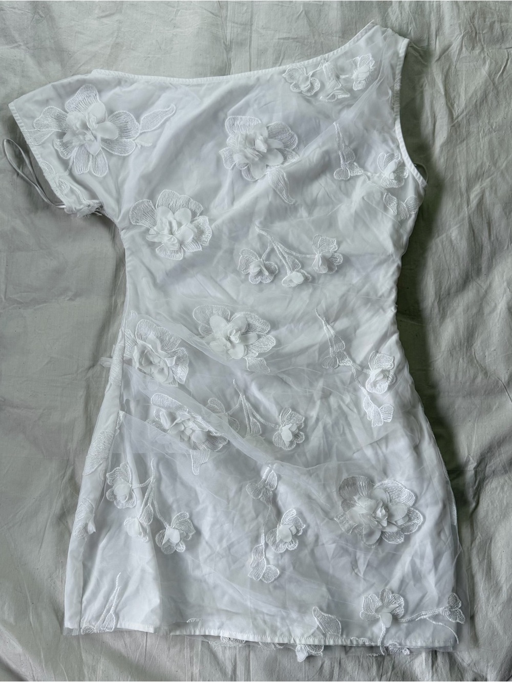 SUBOO White One-Shoulder Floral Applique Mini Dress Medium